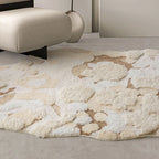 Beigefarbener Teppich