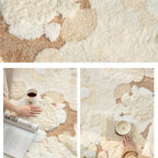 Beigefarbener Teppich